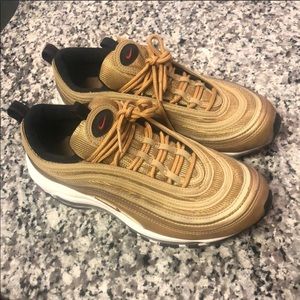 Airmax 97 size 7y=9 woman